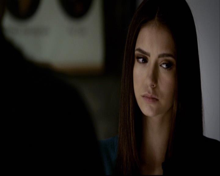 VampireDiariesWorld-dot-org_2x16TheHouseGuest0405.jpg