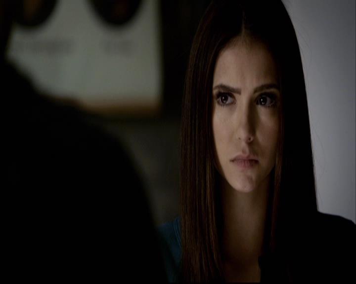 VampireDiariesWorld-dot-org_2x16TheHouseGuest0410.jpg