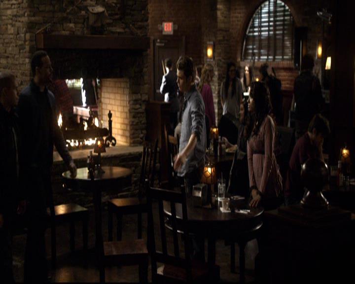 VampireDiariesWorld-dot-org_2x16TheHouseGuest0414.jpg