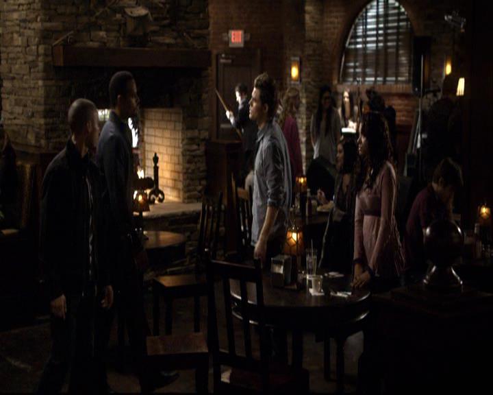 VampireDiariesWorld-dot-org_2x16TheHouseGuest0415.jpg