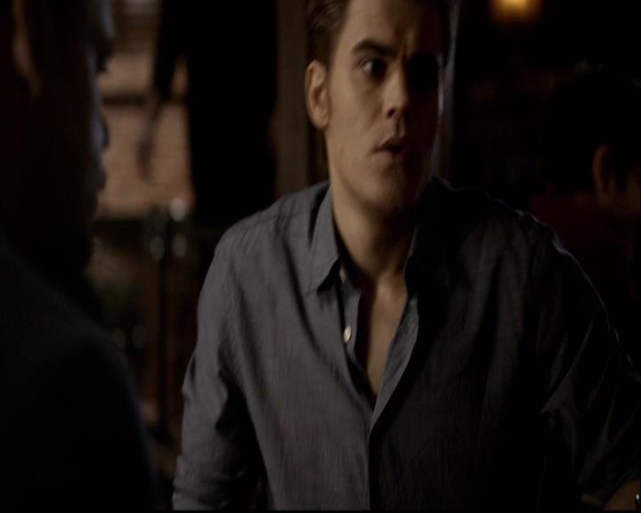 VampireDiariesWorld-dot-org_2x16TheHouseGuest0420.jpg