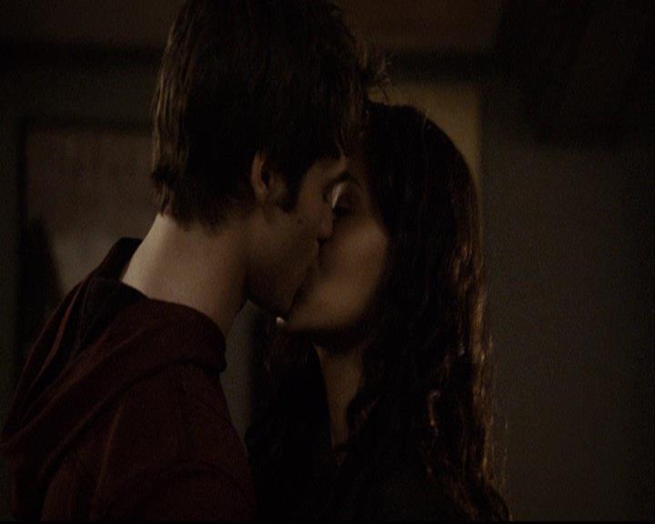 VampireDiariesWorld-dot-org_2x16TheHouseGuest1910.jpg