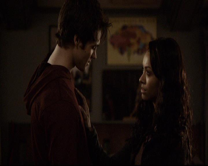 VampireDiariesWorld-dot-org_2x16TheHouseGuest1924.jpg