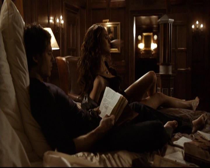 VampireDiariesWorld-dot-org_2x16TheHouseGuest1962.jpg