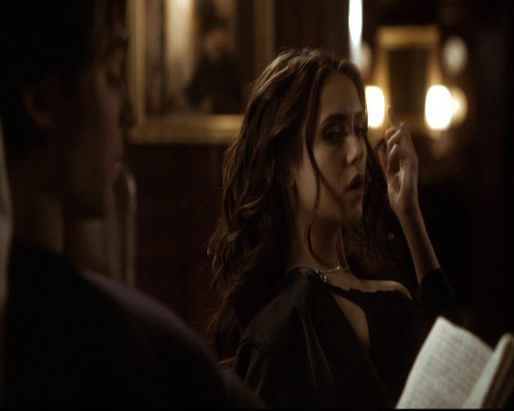VampireDiariesWorld-dot-org_2x16TheHouseGuest1969.jpg