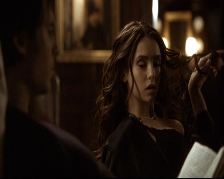 VampireDiariesWorld-dot-org_2x16TheHouseGuest1971.jpg