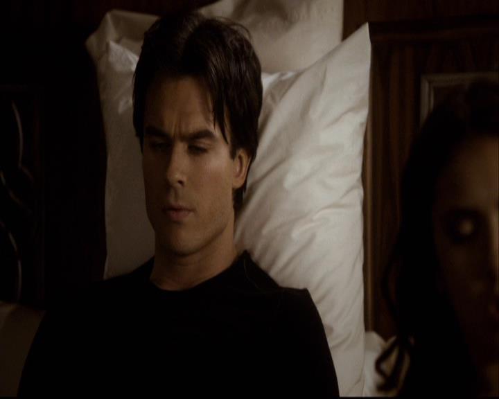 VampireDiariesWorld-dot-org_2x16TheHouseGuest1972.jpg