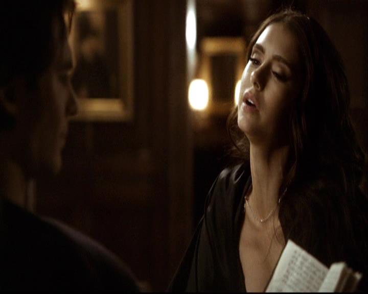 VampireDiariesWorld-dot-org_2x16TheHouseGuest1982.jpg