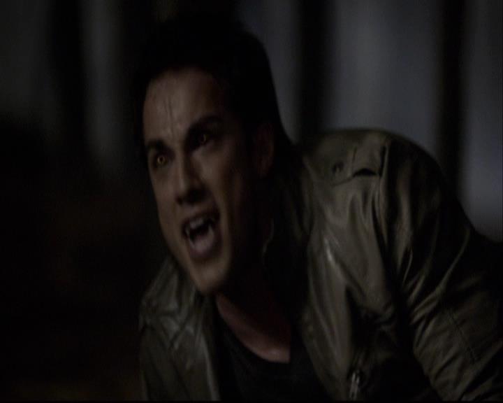 VampireDiariesWorld-dot-org_2x20TheLastDay1942.jpg