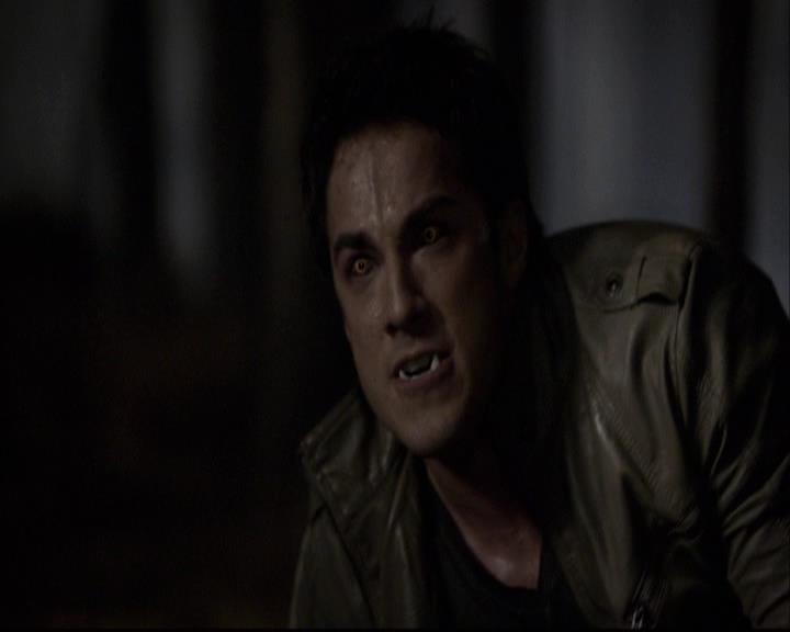 VampireDiariesWorld-dot-org_2x20TheLastDay1943.jpg