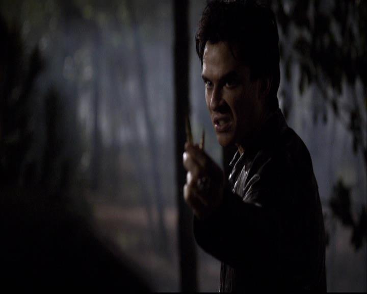 VampireDiariesWorld-dot-org_2x20TheLastDay1949.jpg