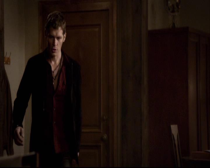 VampireDiariesWorld-dot-org_2x20TheLastDay1966.jpg