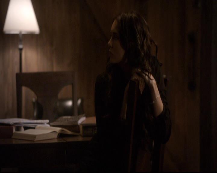 VampireDiariesWorld-dot-org_2x20TheLastDay1984.jpg