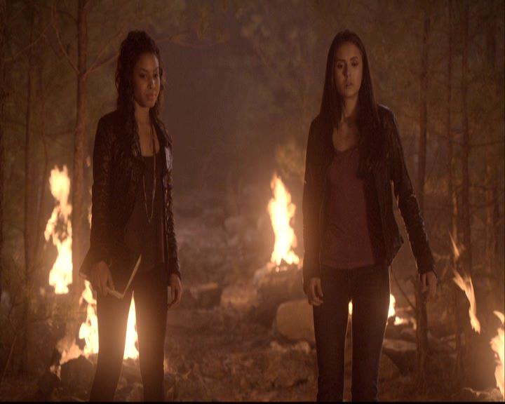 VampireDiariesWorld-dot-org_2x20TheLastDay2209.jpg