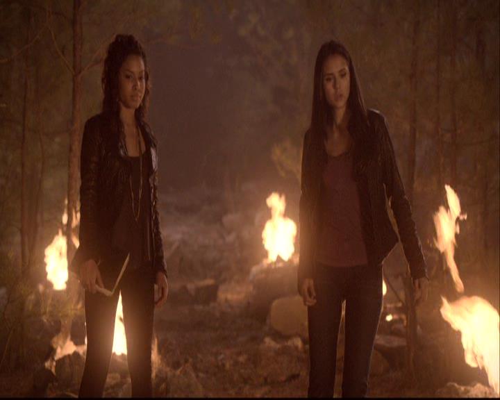VampireDiariesWorld-dot-org_2x20TheLastDay2210.jpg