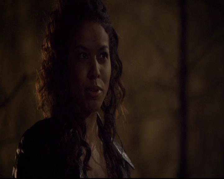 VampireDiariesWorld-dot-org_2x21TheSunAlsoRises0519.jpg