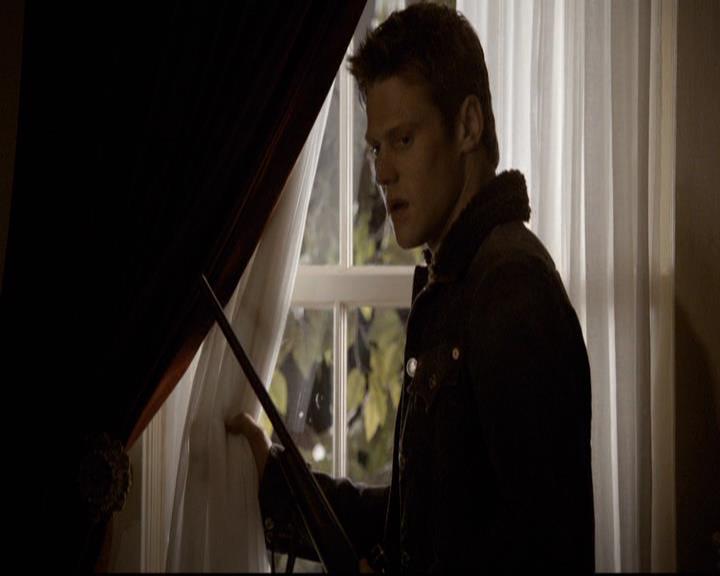 VampireDiariesWorld-dot-org_2x21TheSunAlsoRises0752.jpg