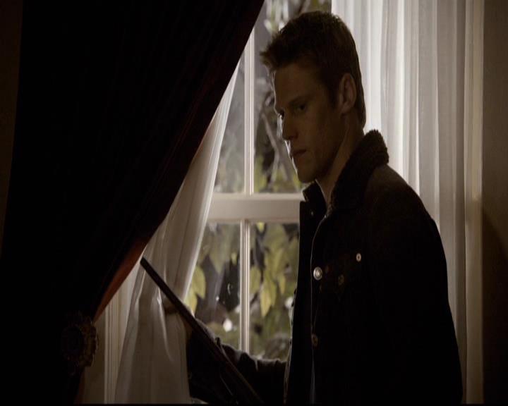 VampireDiariesWorld-dot-org_2x21TheSunAlsoRises0754.jpg