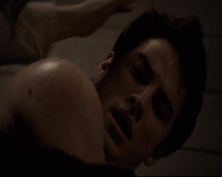 VampireDiariesWorld-dot-org_2x21TheSunAlsoRises0797.jpg