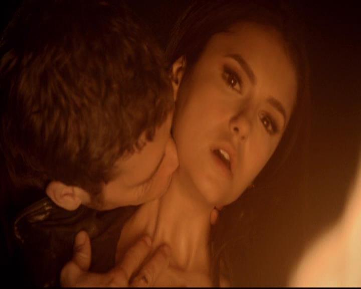 VampireDiariesWorld-dot-org_2x21TheSunAlsoRises1473.jpg