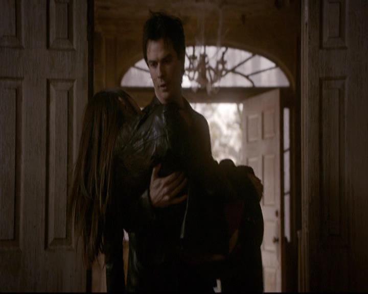 VampireDiariesWorld-dot-org_2x21TheSunAlsoRises1733.jpg