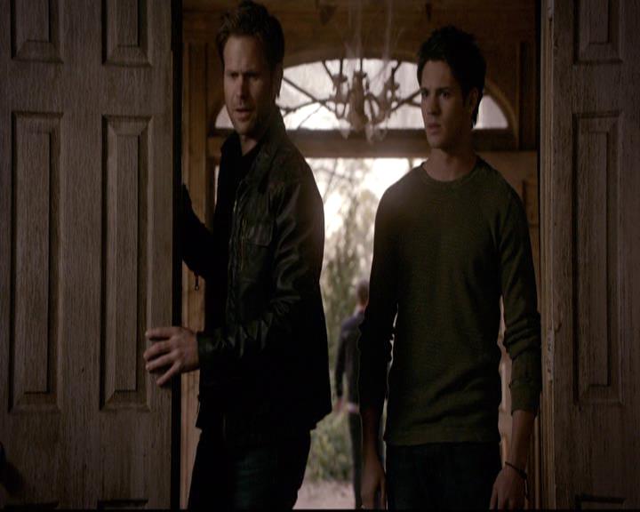 VampireDiariesWorld-dot-org_2x21TheSunAlsoRises1778.jpg