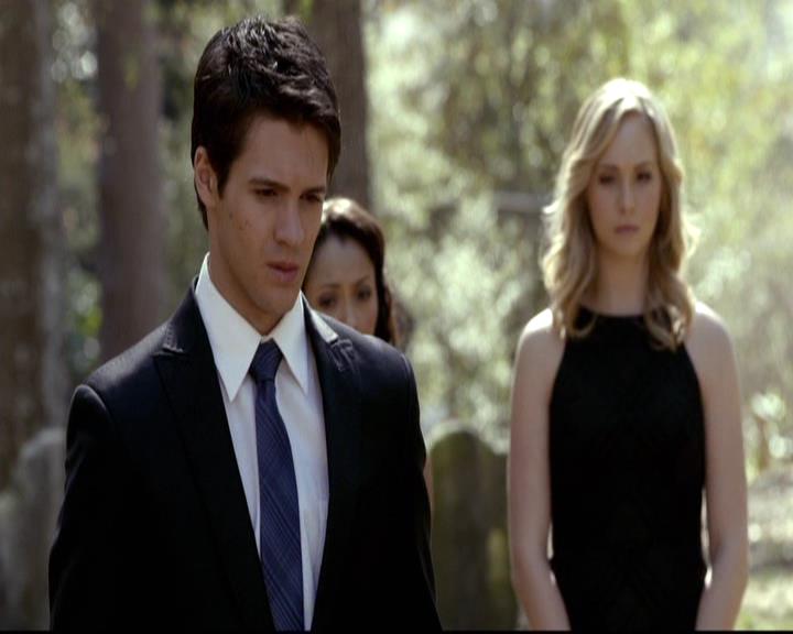 VampireDiariesWorld-dot-org_2x21TheSunAlsoRises2086.jpg