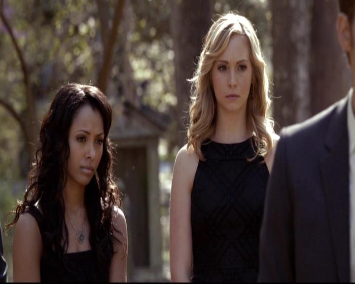 VampireDiariesWorld-dot-org_2x21TheSunAlsoRises2090.jpg