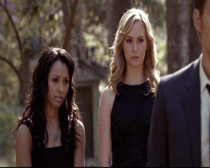 VampireDiariesWorld-dot-org_2x21TheSunAlsoRises2091.jpg