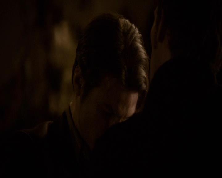 VampireDiariesWorld-dot-org_2x22AsILayDying0759.jpg