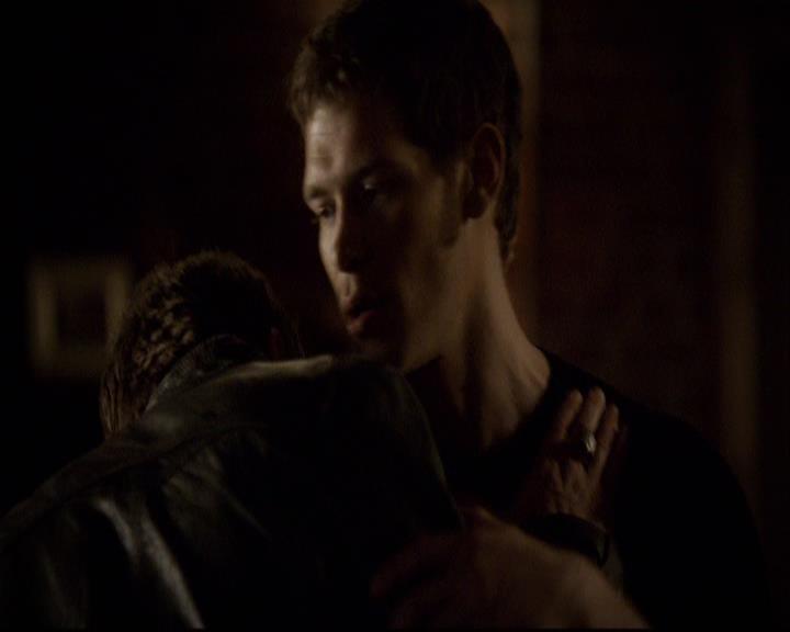 VampireDiariesWorld-dot-org_2x22AsILayDying0805.jpg