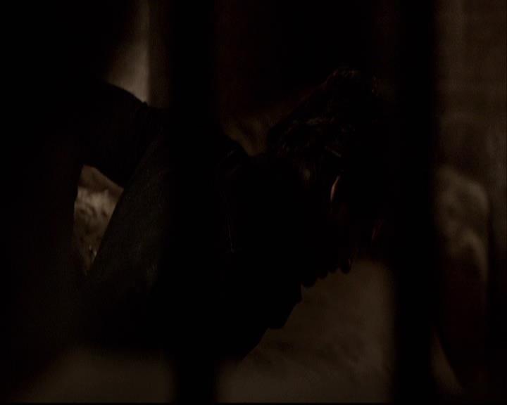 VampireDiariesWorld-dot-org_2x22AsILayDying0873.jpg