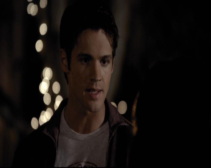 VampireDiariesWorld-dot-org_2x22AsILayDying1002.jpg