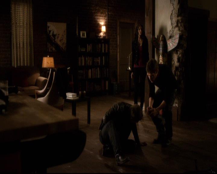 VampireDiariesWorld-dot-org_2x22AsILayDying1016.jpg