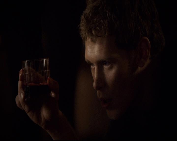 VampireDiariesWorld-dot-org_2x22AsILayDying1028.jpg