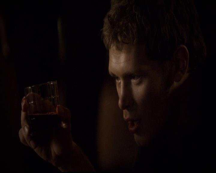 VampireDiariesWorld-dot-org_2x22AsILayDying1029.jpg