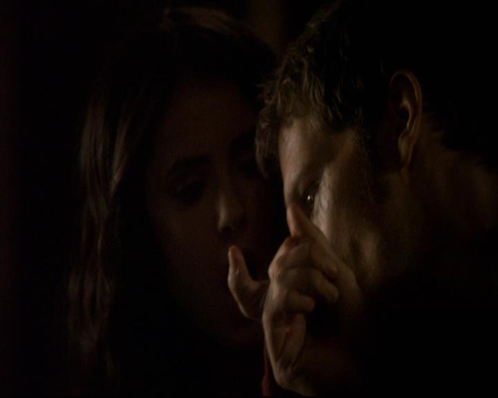 VampireDiariesWorld-dot-org_2x22AsILayDying1072.jpg