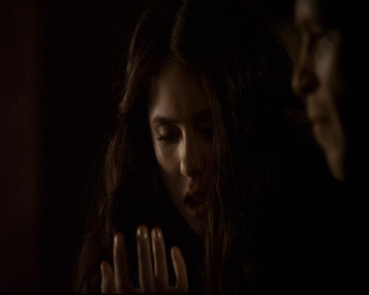 VampireDiariesWorld-dot-org_2x22AsILayDying1073.jpg