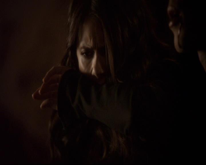 VampireDiariesWorld-dot-org_2x22AsILayDying1085.jpg