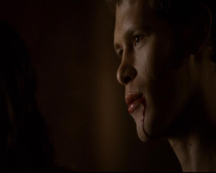 VampireDiariesWorld-dot-org_2x22AsILayDying1098.jpg