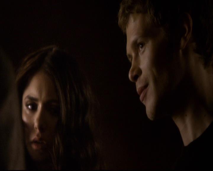 VampireDiariesWorld-dot-org_2x22AsILayDying1106.jpg