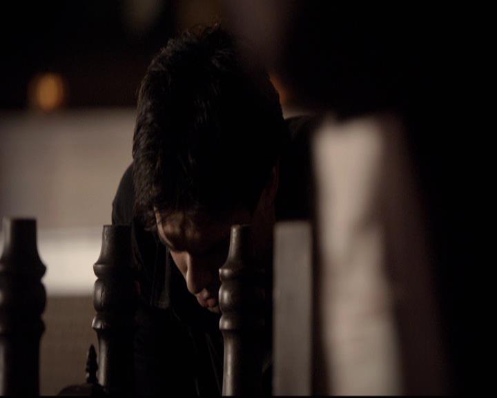 VampireDiariesWorld-dot-org_2x22AsILayDying1176.jpg