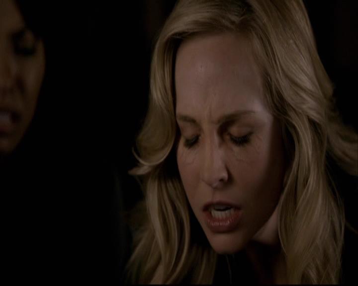 VampireDiariesWorld-dot-org_2x22AsILayDying1211.jpg