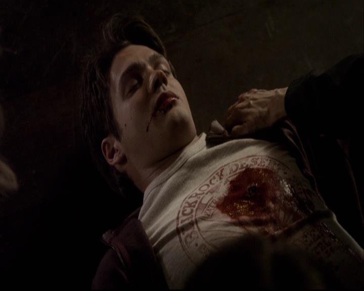 VampireDiariesWorld-dot-org_2x22AsILayDying1222.jpg