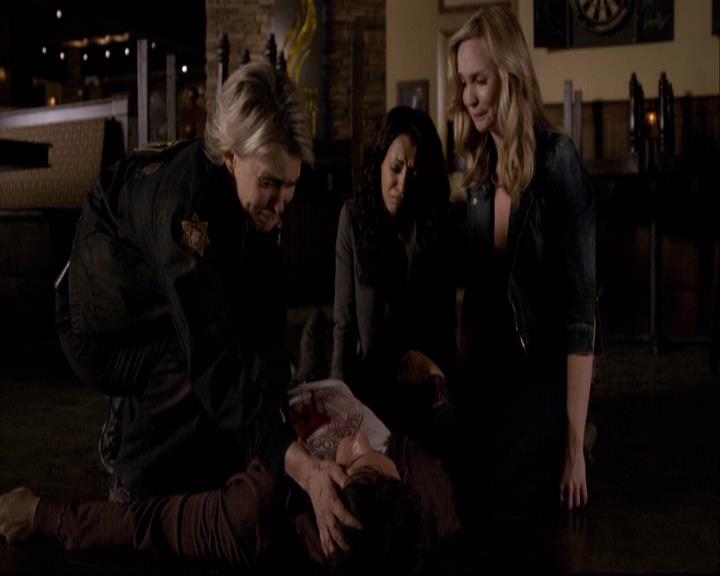 VampireDiariesWorld-dot-org_2x22AsILayDying1226.jpg