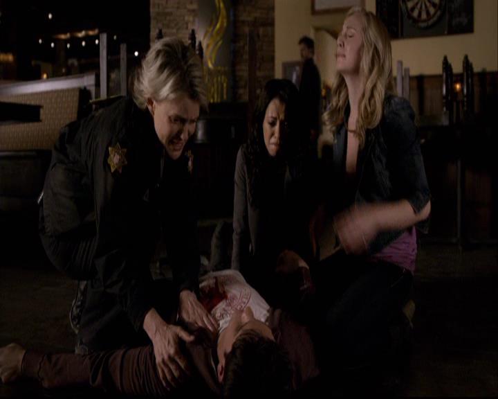 VampireDiariesWorld-dot-org_2x22AsILayDying1227.jpg