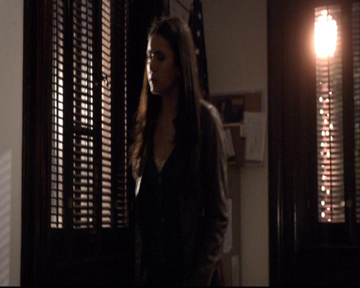 VampireDiariesWorld-dot-org_2x22AsILayDying1252.jpg