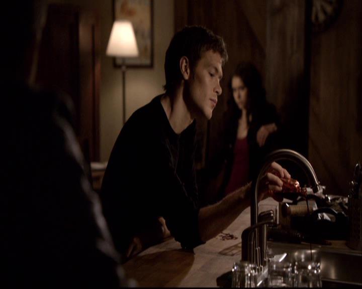 VampireDiariesWorld-dot-org_2x22AsILayDying1298.jpg