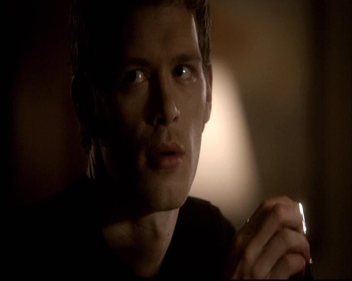 VampireDiariesWorld-dot-org_2x22AsILayDying1327.jpg