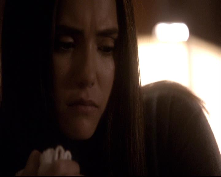 VampireDiariesWorld-dot-org_2x22AsILayDying1814.jpg